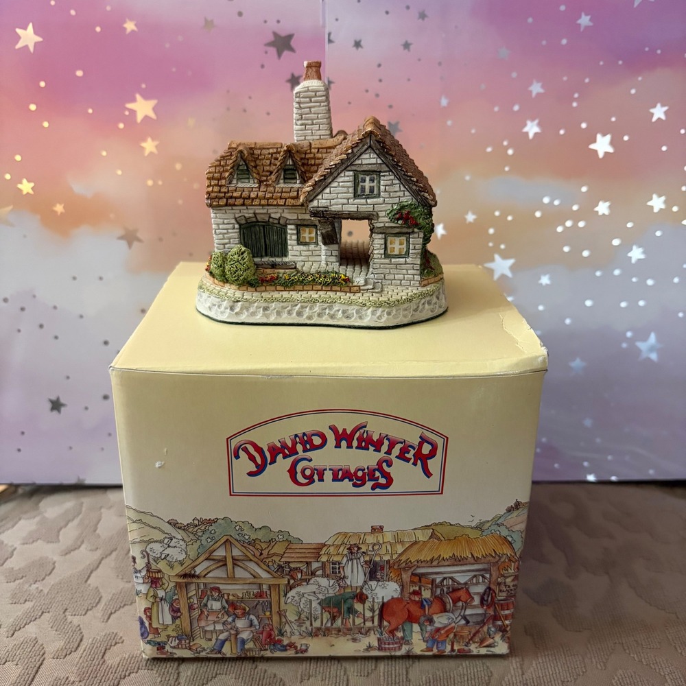 David Winter Cottages The Tannery 1993 Miniature Sculpture with COA and Box